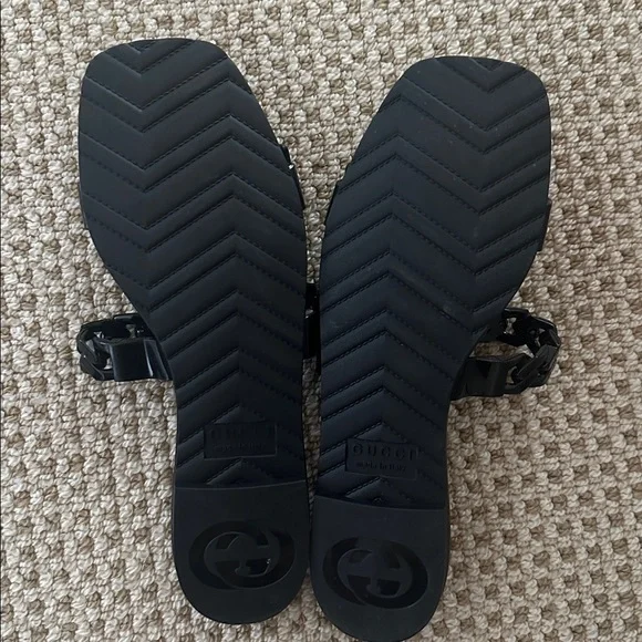Gucci Black Rubber Chain Slide Sandals Size 37 | Logo Embossed Jelly Flats | NWT - Picture 4 of 7